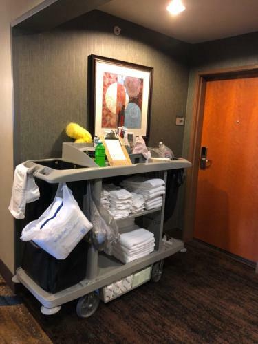 Hotel Countryview Inn & Suites