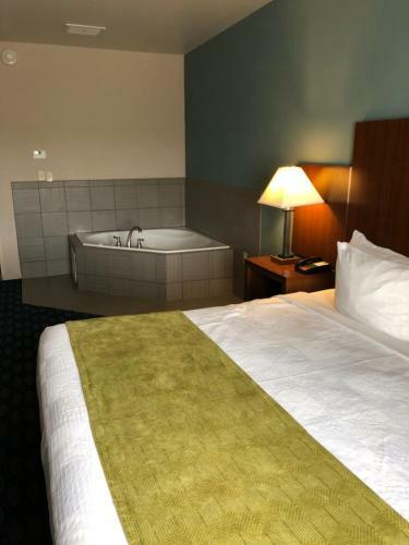 Hotel Countryview Inn & Suites