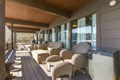 Mica Bay Serenity Cabin