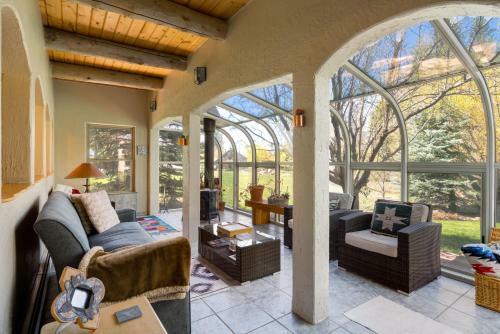 Mariposa Lodge Bed And Breakfast