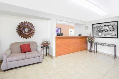 Hotel Super 8 By Wyndham Waverly