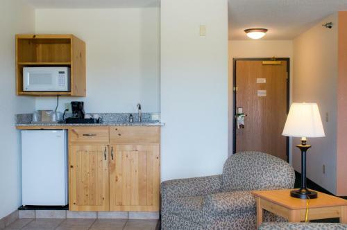 Hotel White Oak Inn And Suites