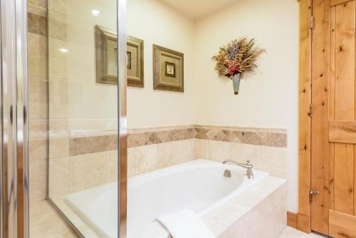 1855 Ski Time Square Townhouse Unit 122
