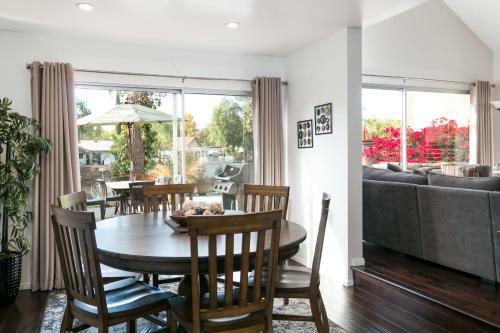 Lakes Edge Agoura Hills Home