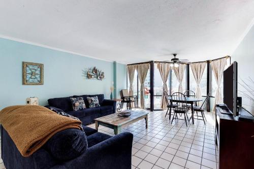 Royale Retreat (#9034-9035)