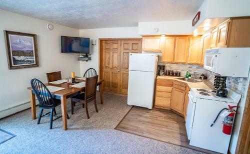 Bears Den B&B And Lodging