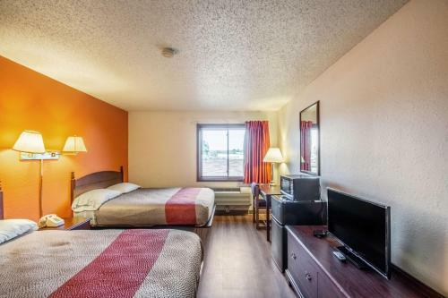 Hotel Motel 6 Saukville
