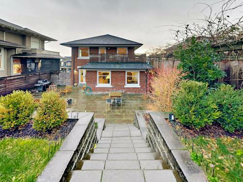 346 West Kinnear Place Home