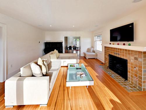 346 West Kinnear Place Home