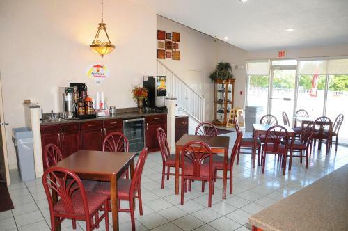 Hotel Super 8 By Wyndham Lamar