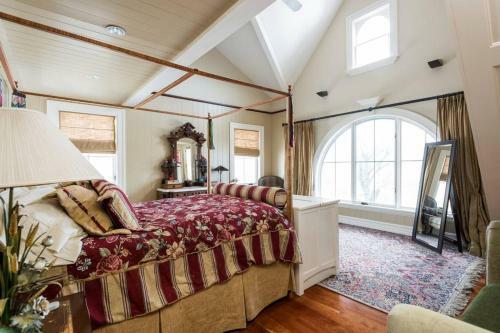Villa 31 Acre Hudson River Estate