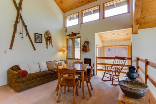Golden Eagle Lane 17 | Discover Sunriver