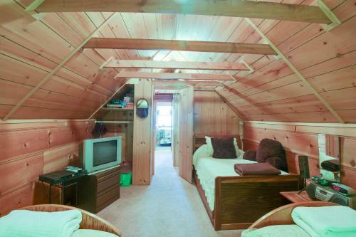 Cozy Bobby Grey Manor