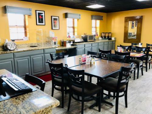 Motel Red Coach Inn And Suites El Dorado