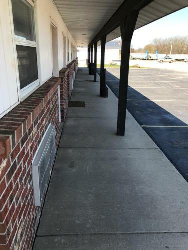 Exxon Quik Stop & Motel