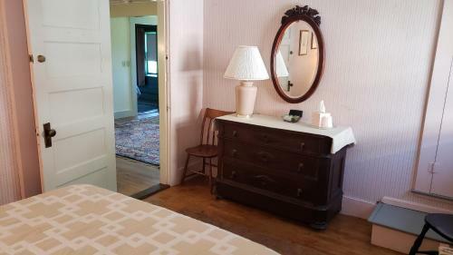 Posada Hawks House Inn