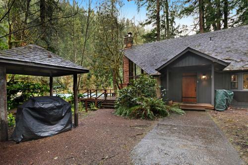 Mckenzie River Cabin
