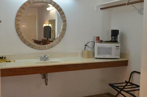 The Oak Motel