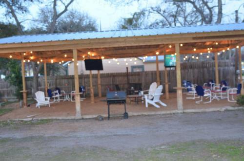 The Oak Motel