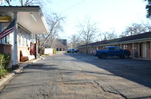 The Oak Motel