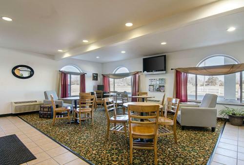 Hotel Rodeway Inn Larned