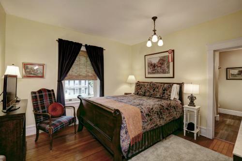 Olde Square Inn Bed And Breakfast