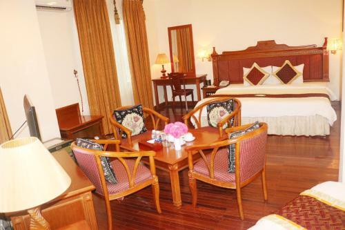 Central Hotel