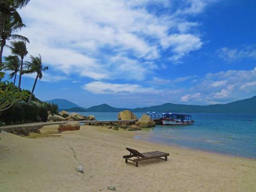 Hotel Whale Island Resort