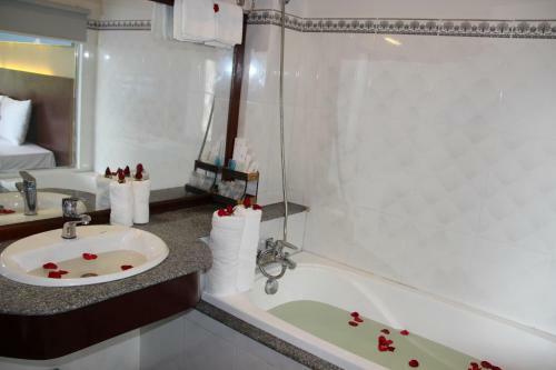 Hotel Gm Doc Let Beach Resort & Spa