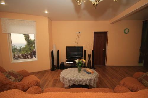 Hostal Holiday Home Afinia