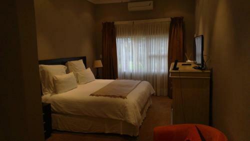 Woodridge Palms Boutique Hotel