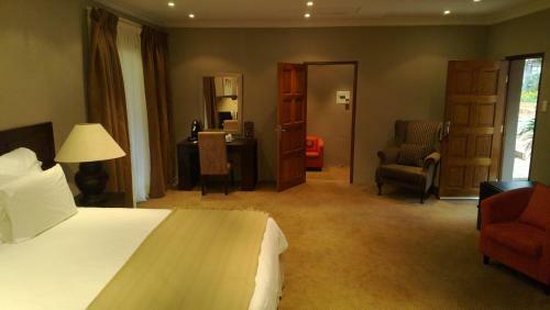 Woodridge Palms Boutique Hotel