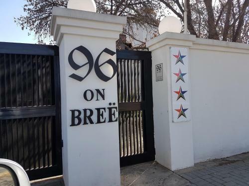 Hostal 96 On Bree Guesthouse