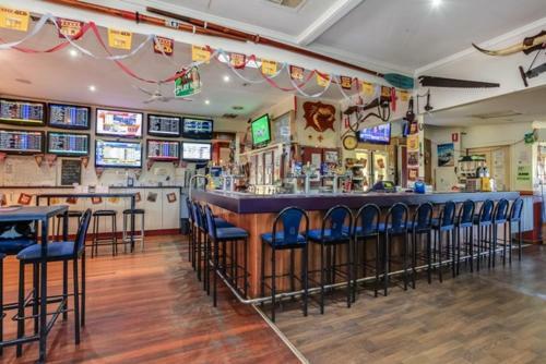 Fernvale Hotel Motel