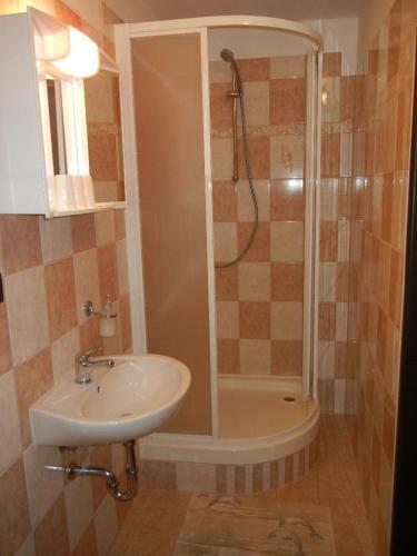 Hostal Guest House Pod Lesem Merkl�n