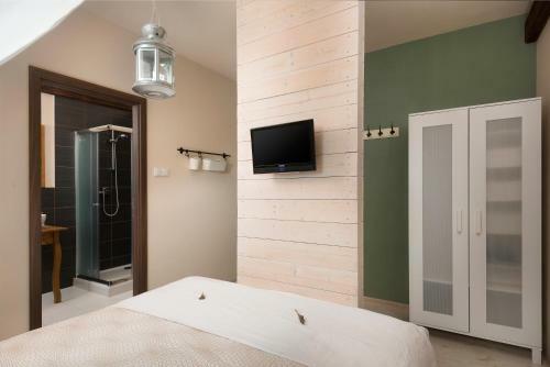 Hostal Penzion Adam?v Dv?r