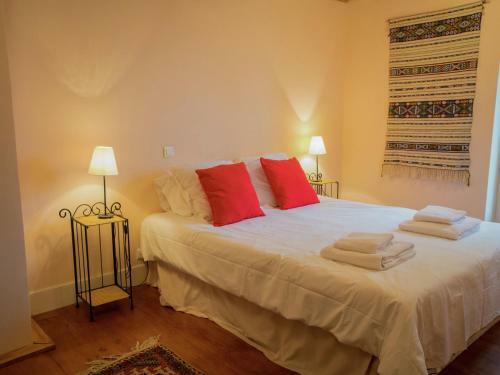 Spacious Holiday Home With Private Swimming Pool In Arfons