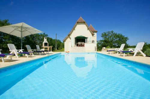 Mongoujou Villa Sleeps 8 Pool