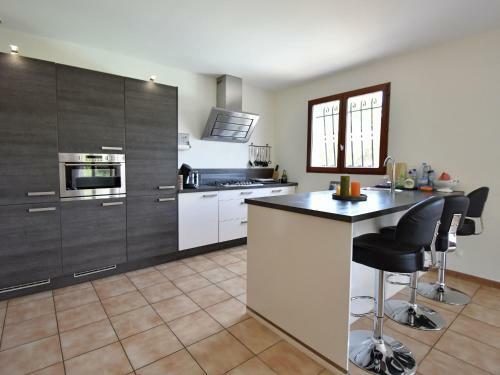 Spacious Villa In Montbrun-des-corbieres With Private Pool