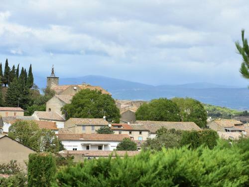 Spacious Villa In Montbrun-des-corbieres With Private Pool