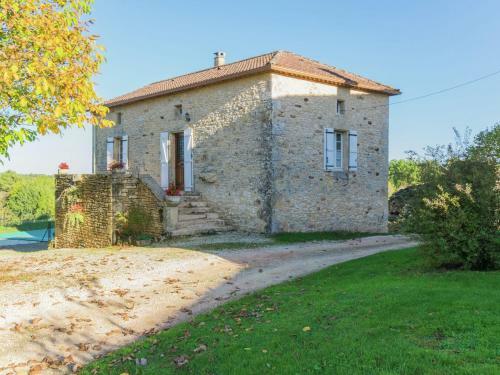 Spacious Holiday Home In Montcabrier With Garden