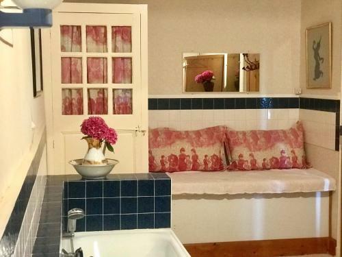 Hostal Chateau De Martigny