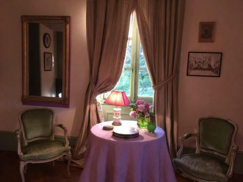 Hostal Chateau De Martigny