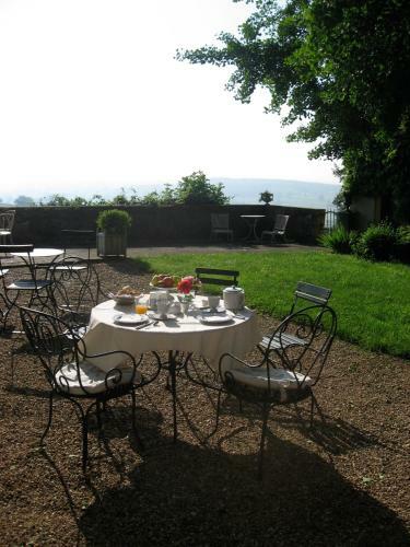 Hostal Chateau De Martigny