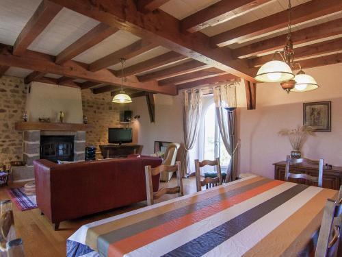 Spacious Holiday Home In Sioniac With Private Swimming Pool