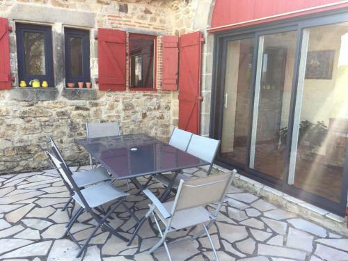Spacious Holiday Home In Sioniac With Private Swimming Pool