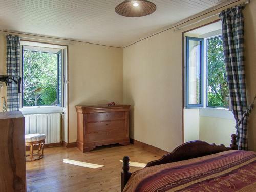 Spacious Holiday Home In Sioniac With Private Swimming Pool