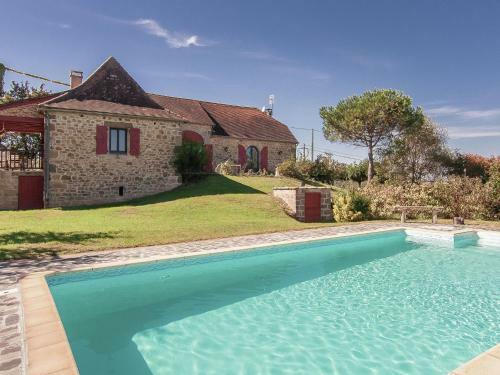 Spacious Holiday Home In Sioniac With Private Swimming Pool