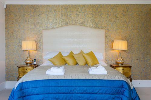 Bisham Villa Sleeps 14 Wifi