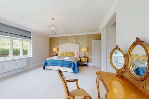 Bisham Villa Sleeps 14 Wifi